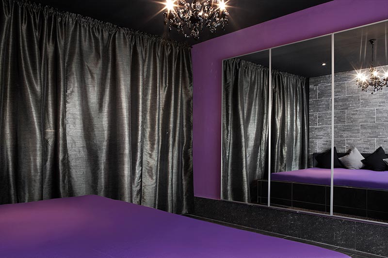 First Night escorts room